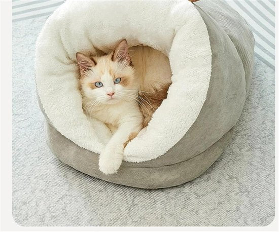 Slipper-Shaped Cat Bed – Warm Plush Semi-Enclosed Pet Den for Indoor Cats & Small Dogs – Non-Slip Base – 50 × 35 × 30 cm – Grey